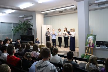 Inscenizacja z udziałem uczniów wieluńskich szkół w Bibliotece Miejskiej - dotyczyła Nagrody Nobla